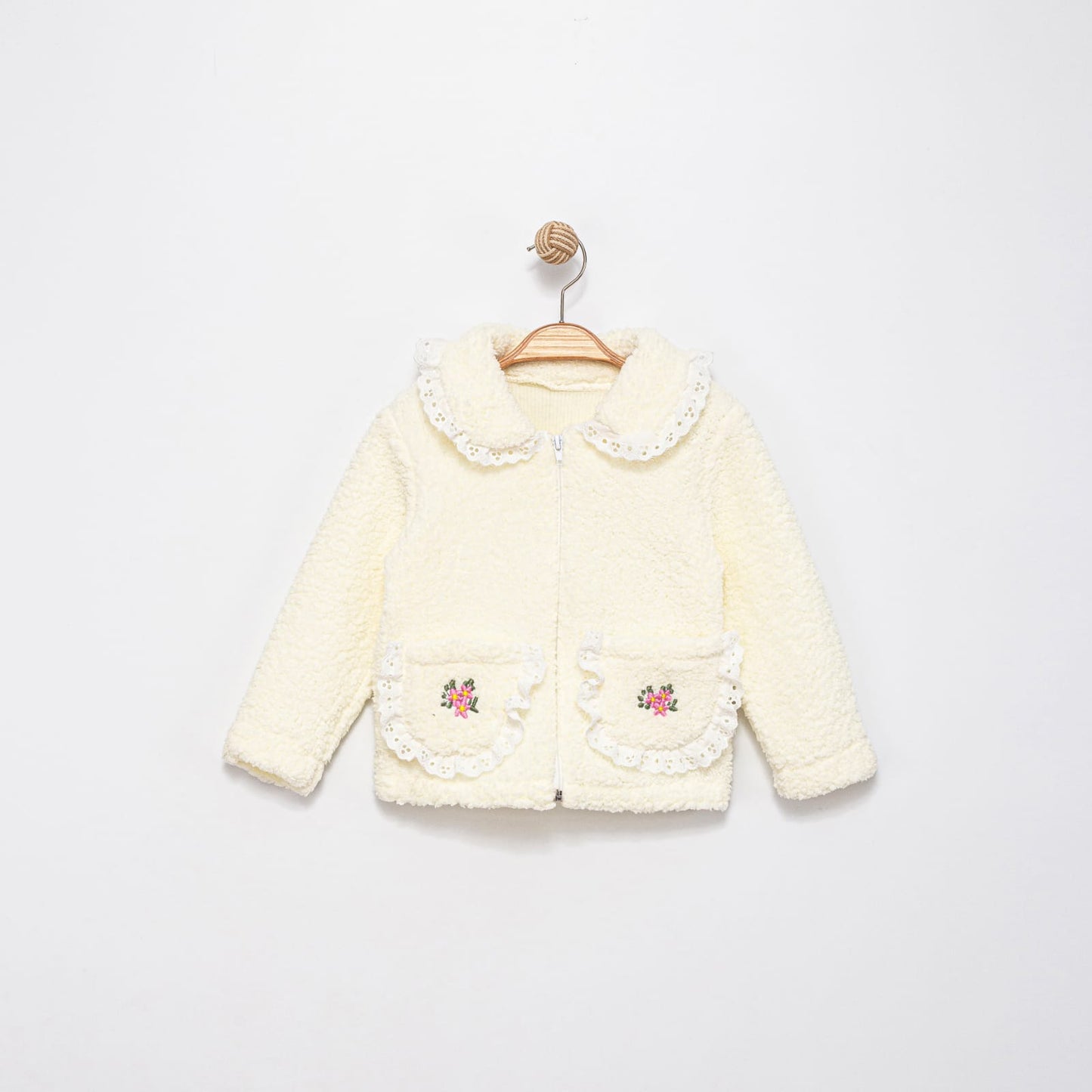 Kuzu Kumaş Dantel ve Çiçek Detaylı Çocuk Montu