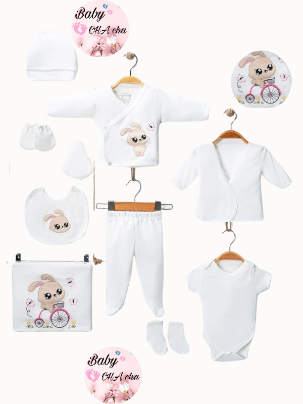 Pembe bisikletli tavşan desenli, beyaz zeminli %100 pamuk 10 parçalık unisex yenidoğan bebek hastane çıkışı seti.