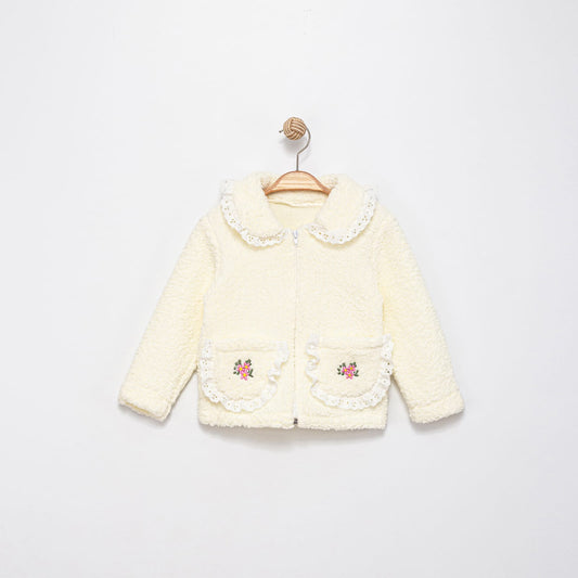 Kuzu Kumaş Dantel ve Çiçek Detaylı Çocuk Montu