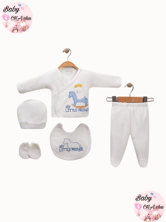 Krem renkli "My Little Prince" yazılı, mavi at desenli 5’li erkek bebek zıbın takımı - zıbın üst, pantolon, bere, eldiven, önlük

