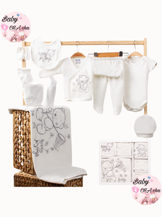 Happy Day yazılı, çizim tarzı ayıcık desenli 10 parçalık %100 pamuk unisex yenidoğan hastane çıkışı seti, sade ve şık kutulu sunumla.

