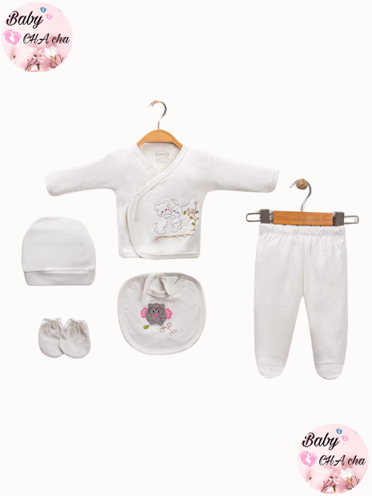 Krem renkli fil ve zürafa desenli 5’li unisex bebek zıbın takımı - zıbın üst, pantolon, bere, eldiven, önlük

