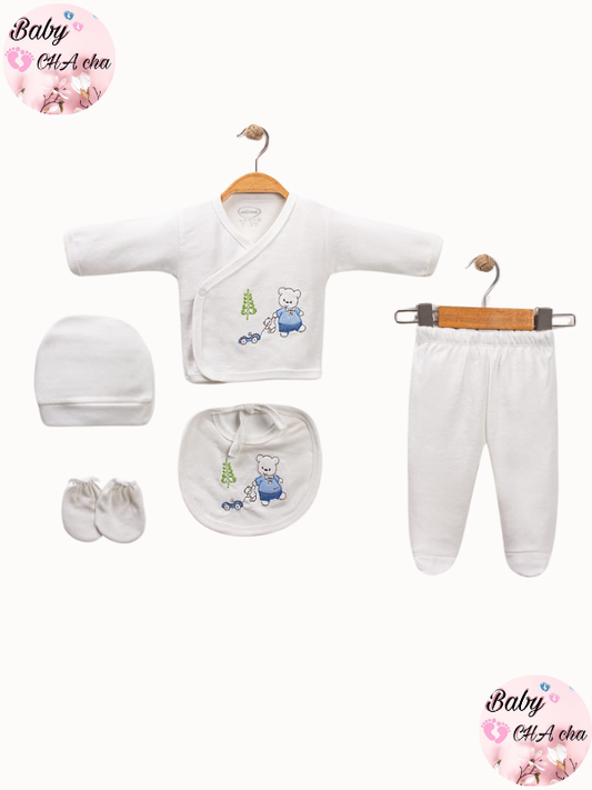 Krem renkli mavi tulumlu ayıcık desenli 5’li unisex bebek zıbın takımı - zıbın üst, pantolon, bere, eldiven, önlük

